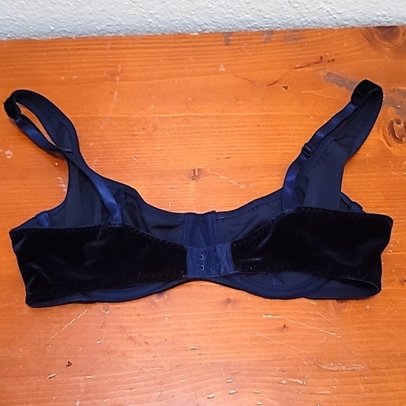 VINTAGE VICTORIA'S SECRET Y2K BLUE VELVET DEMI BRA  NO PADDED SIZE 36B - Picture 3 of 7